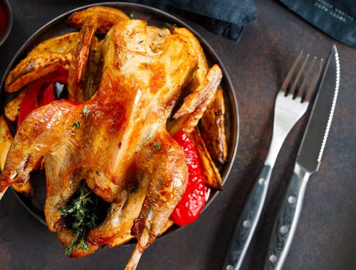 Faraona-arrostita-peperoni-patate-al-forno
