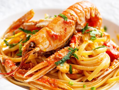 Spaghetti con scampi in busara