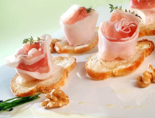 Crostini-con-lardo-di-colonnata-noci