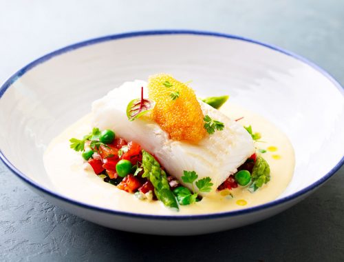 Halibut-trancio-con-verdure-e-uova-di-pesce